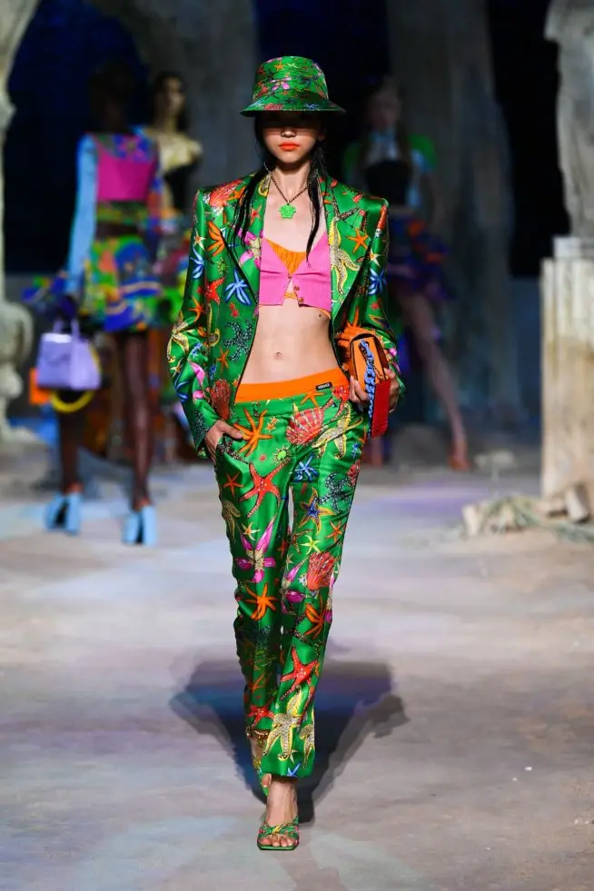 coleção de verão versace