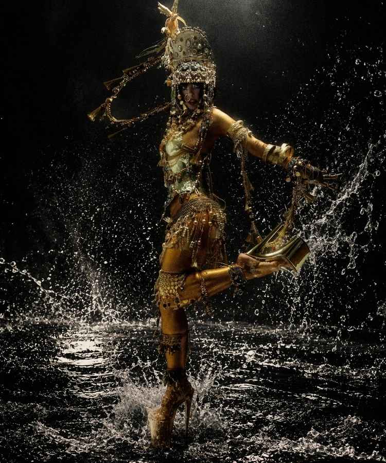 Beatriz Reis usando fantasia para o Baile de Halloween da Sephora 2026. com o tema "As Sombras da Floresta"