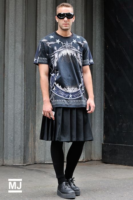 Homens de saia em looks super estilosos - tendência 2016 e 2017 (11)