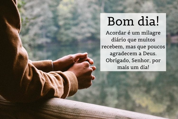 foto de mãos de mulher e frase de bom dia