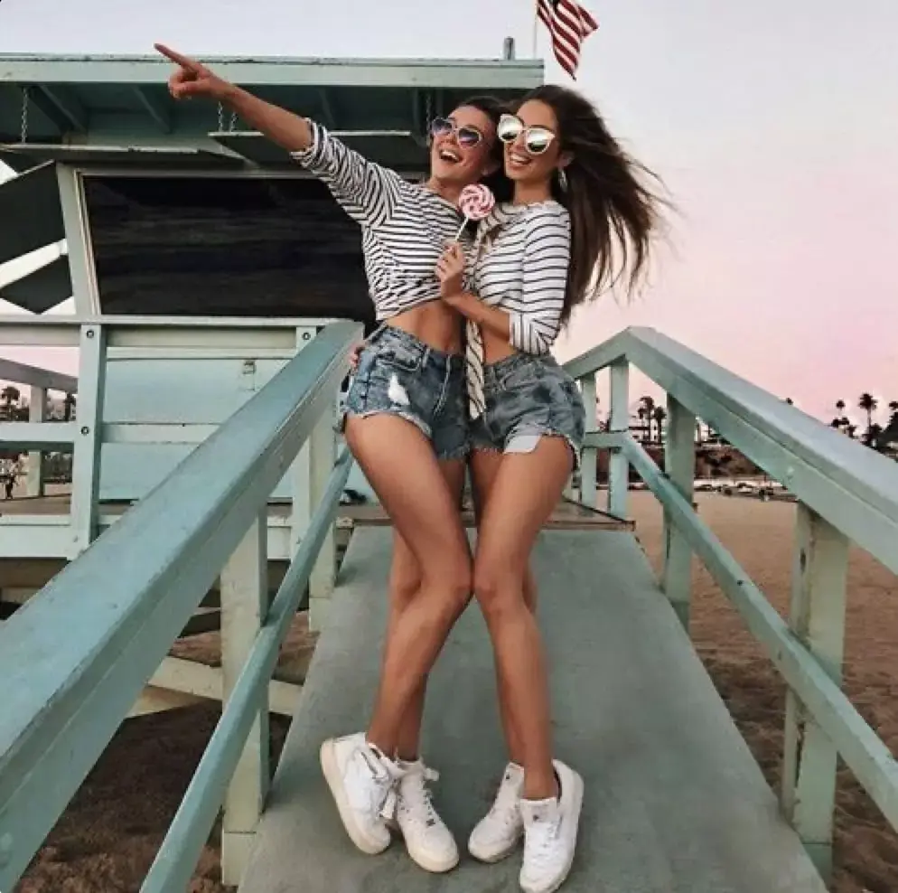 Foto amigas com roupas iguais
