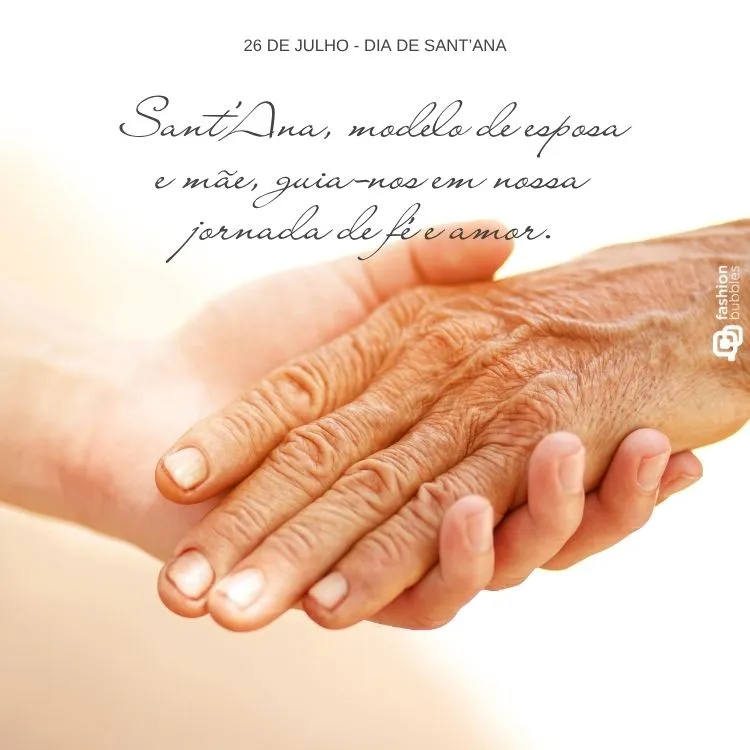 Duas mãos se entrelaçam: uma jovem e clara, outra mais velha e enrugada, simbolizando o cuidado intergeracional. A imagem celebra o "Dia de Sant'Ana" em 26 de julho, com a frase "Sant'Ana, modelo de esposa e mãe, guia-nos em nossa jornada de fé e amor".

