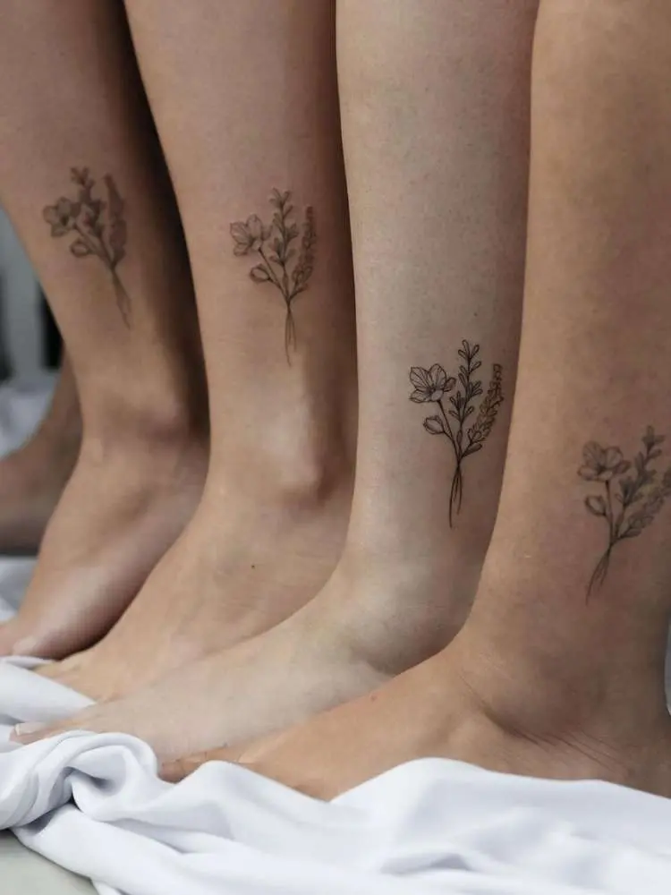 Opção de tatuagem de amigas