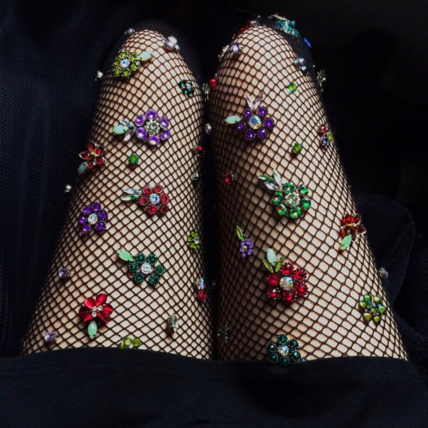 floral-fishnets looks carnaval