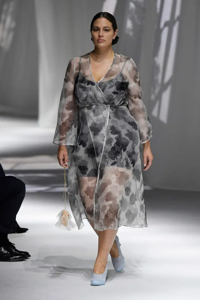 diversidade na passarela - vestido Fendi