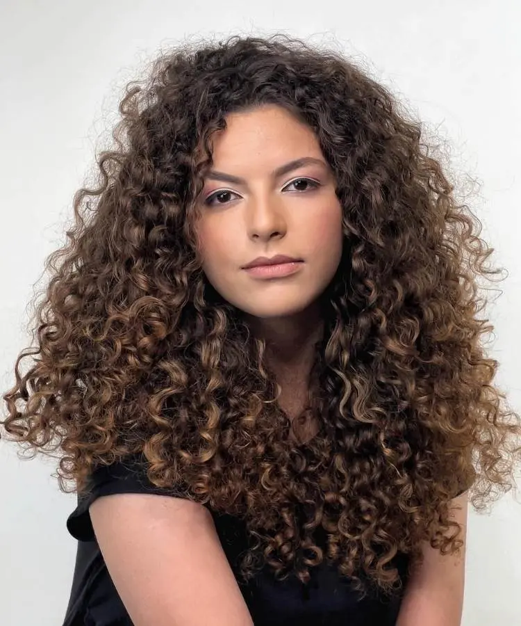 Corte de cabelo feminino longo para dar movimento