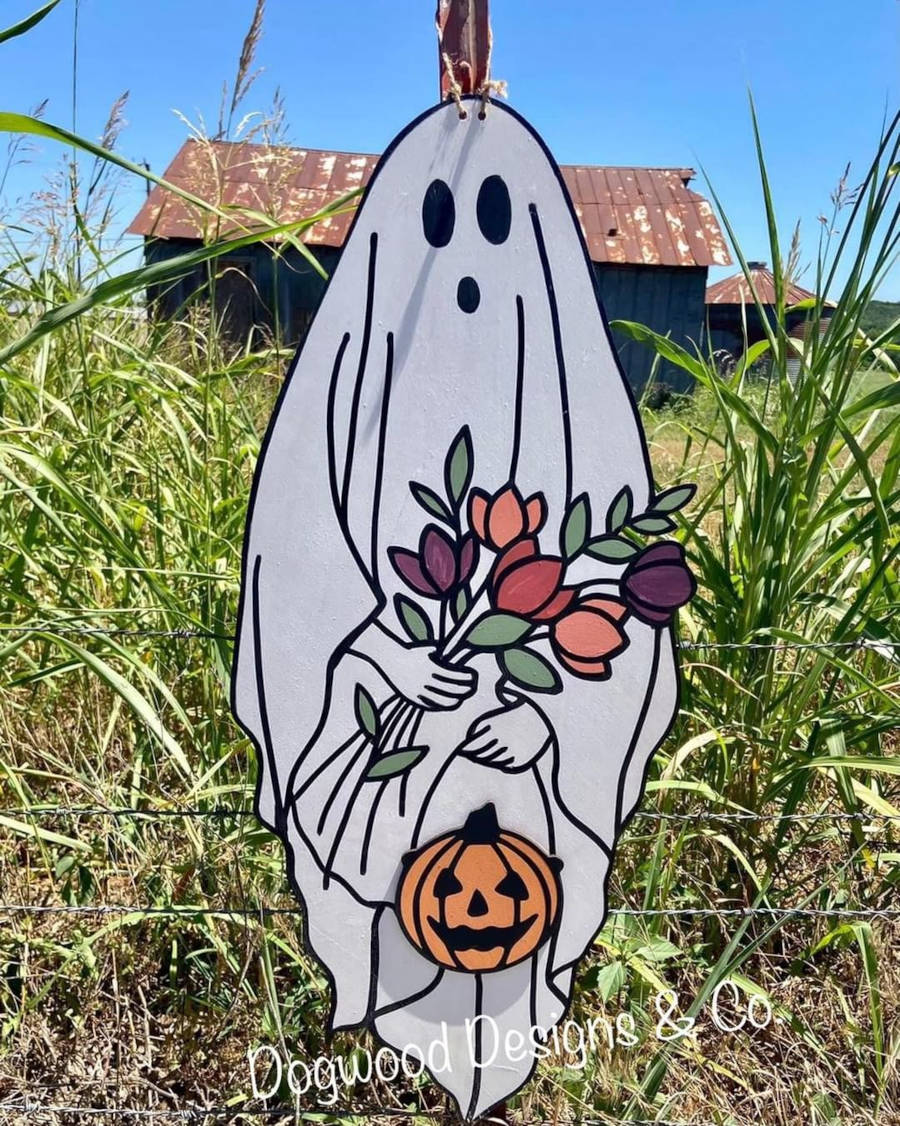 Fantasma de papel com flores nas mãos.