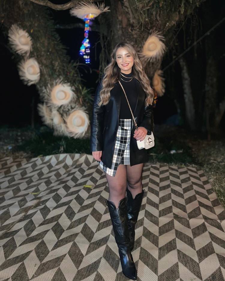 Look São João preto com saia xadrez