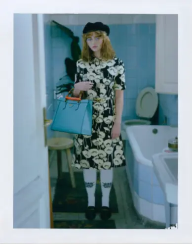 Polaroid look do figurino da série para Gucci Fest