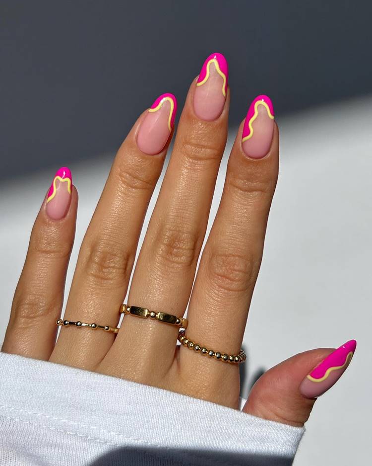 Nail art carnavalesca francesinha estilo onda pink e amarelo