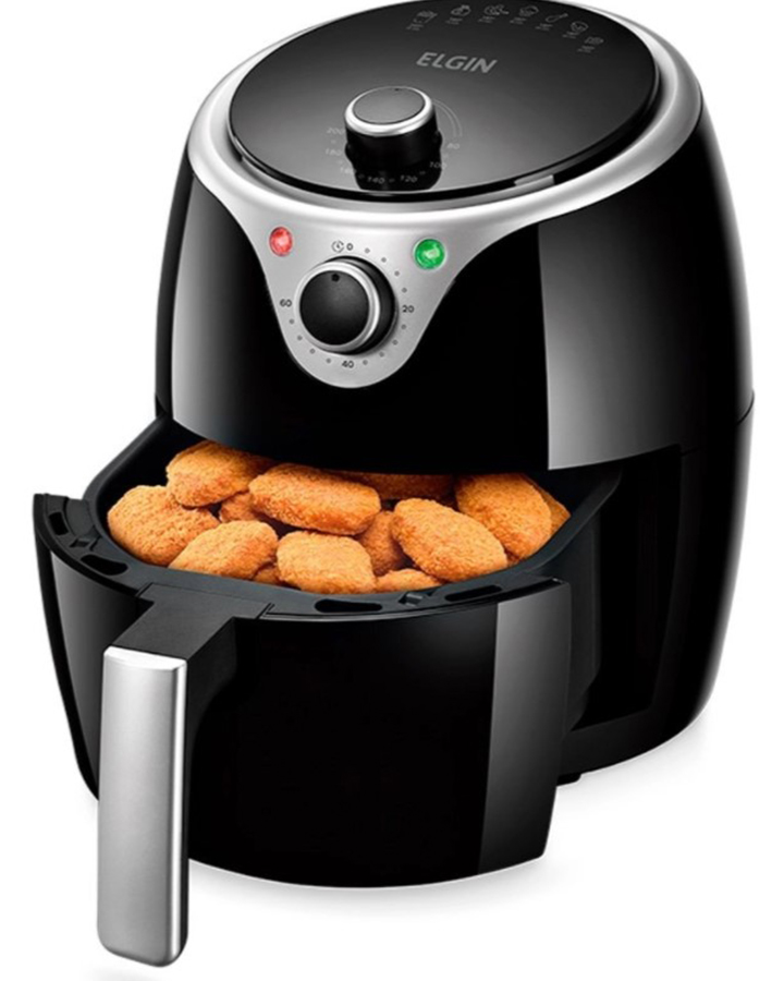 Air fryer preta aberta com nuggets