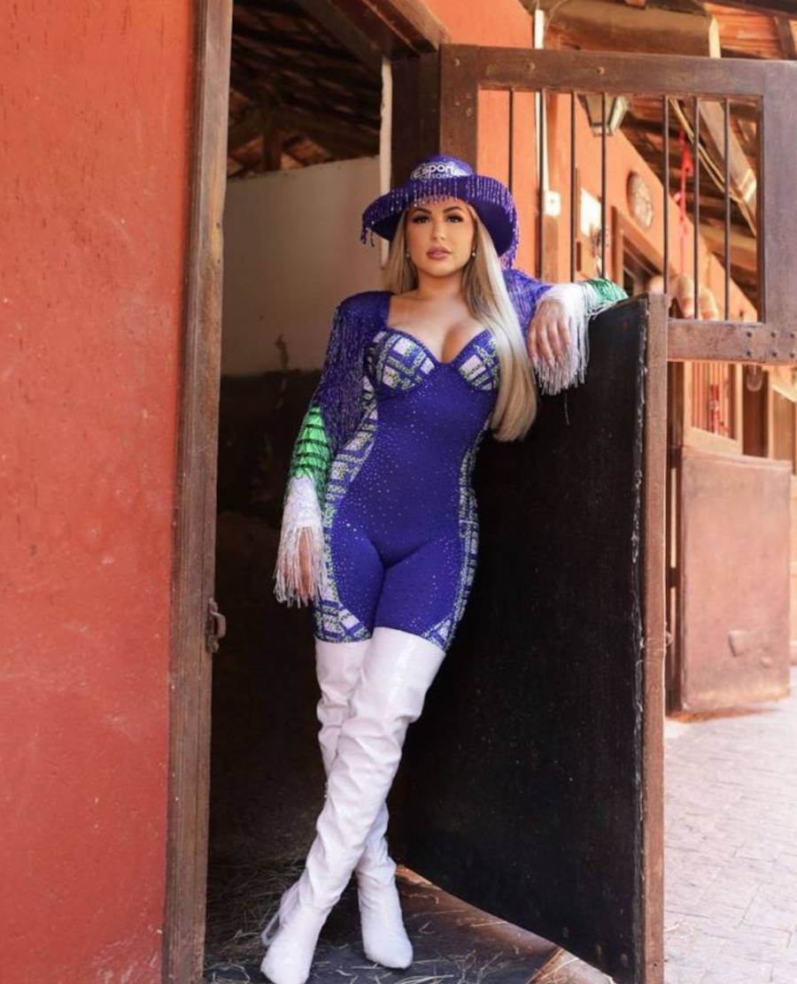 Foto de Deolane Bezerra vestida de Fazendeira antes de A Fazenda 14