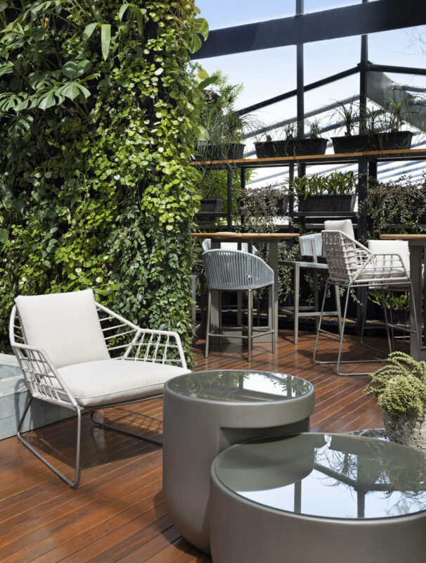 Decoração com plantas na Mostra Artefacto Beach & Country.
