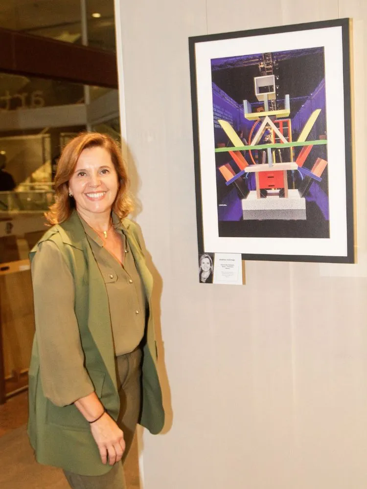 Andrea Gonzaga na exposição Visioni Di Milano.