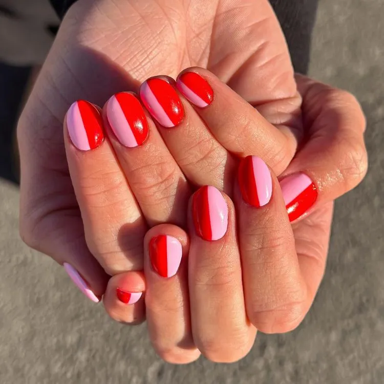 Unhas redondas, metade vermelhas metade rosas 