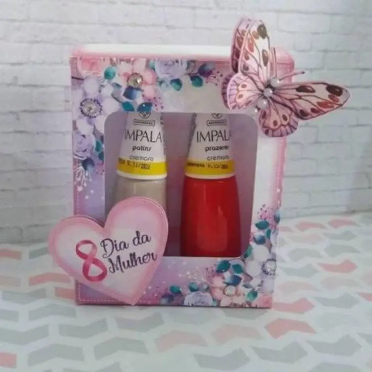 Caixa com dois esmaltes.