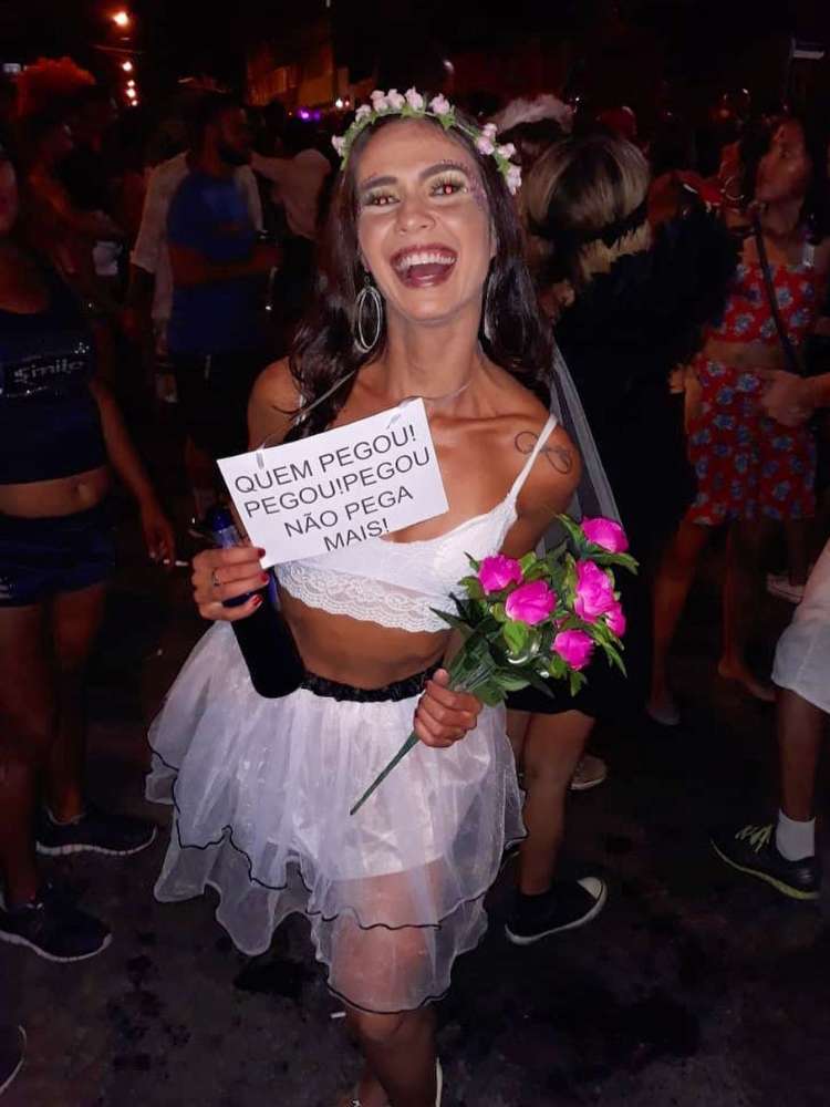 Opção de plaquinhas para look de Carnaval