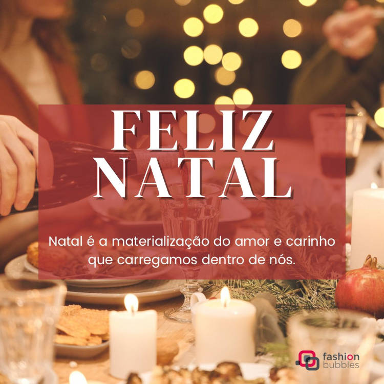 Foto de pessoas comendo em mesa posta de Natal e frase:  Natal é a materialização do amor e carinho que carregamos dentro de nós.