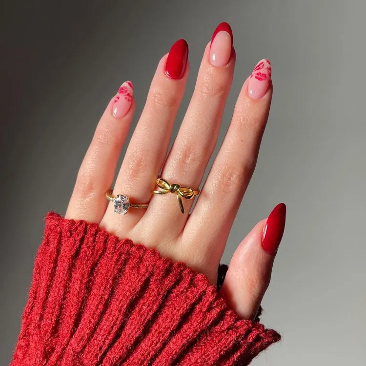 Unhas almond com francesinha vermelha, unhas vermelhas e nail art de boca 