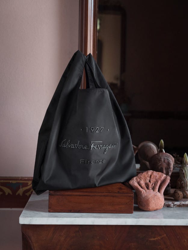Bolsa preta de nylon - Acessórios masculinos de luxo - Salvatore Ferragamo apresenta Tornabuoni 1927