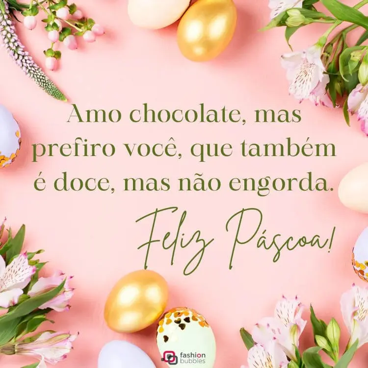 Cartão virtual de fundo rosa com flores e ovos de páscoa, além de frase: Amo chocolate, mas prefiro você, que também é doce, mas não engorda. Feliz Páscoa!