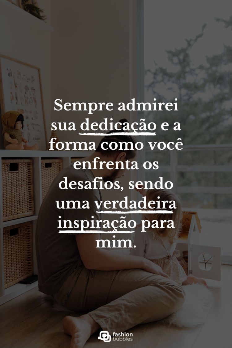 A imagem mostra um adulto sentado no chão com uma criança, de frente para uma estante branca cheia de livros e objetos. A cena transmite um ambiente acolhedor e familiar. O texto na imagem diz: "Sempre admirei sua dedicação e a forma como você enfrenta os desafios, sendo uma verdadeira inspiração para mim."







