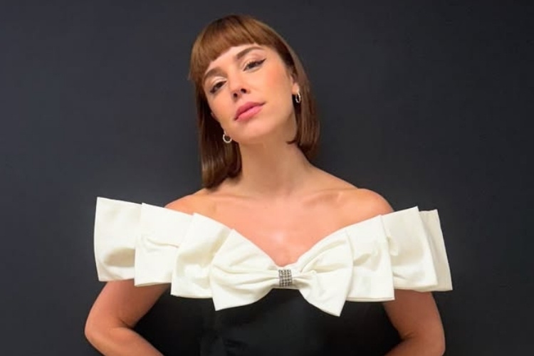 Foto de Alice Wegmann, atriz que vive Solange Duprat no remake de Vale Tudo