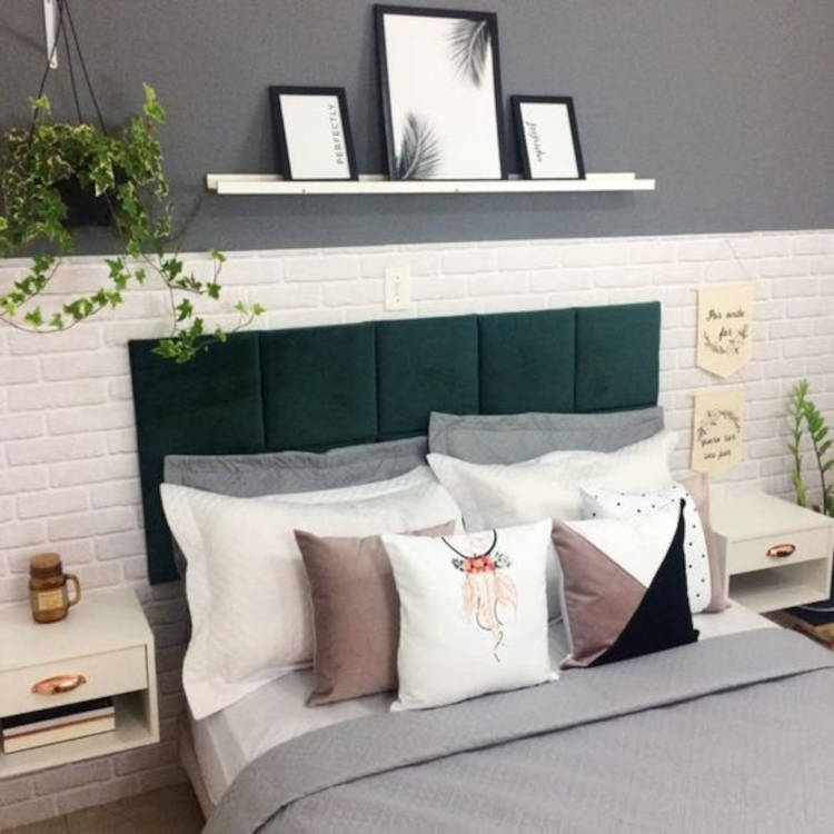 Quarto cinza e branco.