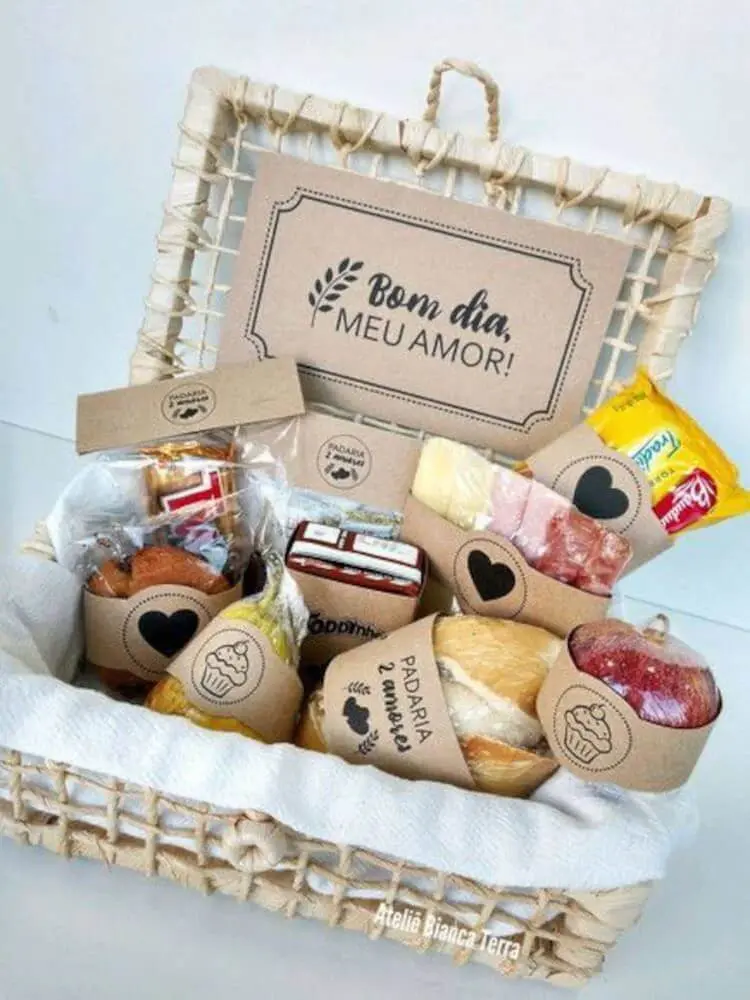 Cesta de café da manhã Dia dos Namorados