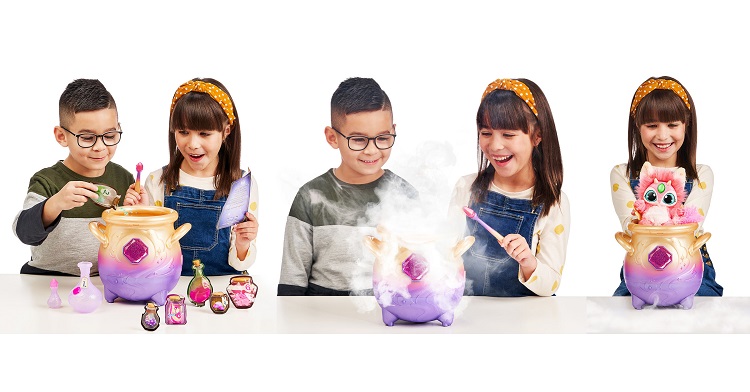 Crianças brincando com Magic Mixies 