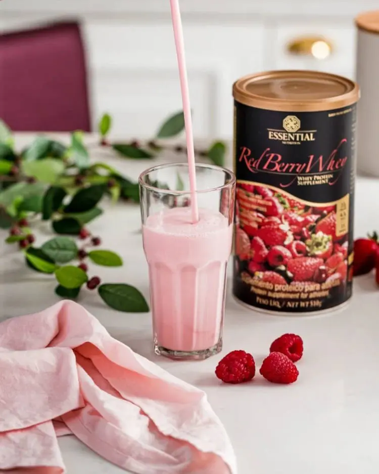 Shake de morango com o Red Berry Whey.