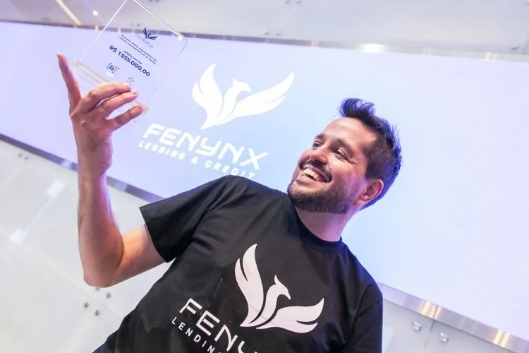 Foto do empreendedor Lucas Montanini em evento de lançamento de sua empresa Fenynx no B3