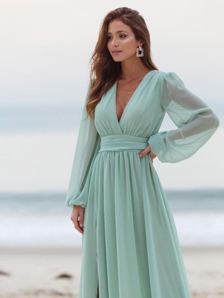 Mulher de pele clara usando vestido fluido verde-água e maquiagem natural