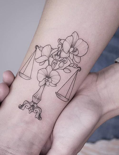 Tatuagem do signo de libra