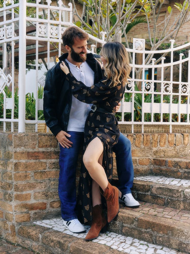 Foto do casal Taciele Alcolea e Fernando Ferraz em campanha de Dia dos Namorados da Marisa