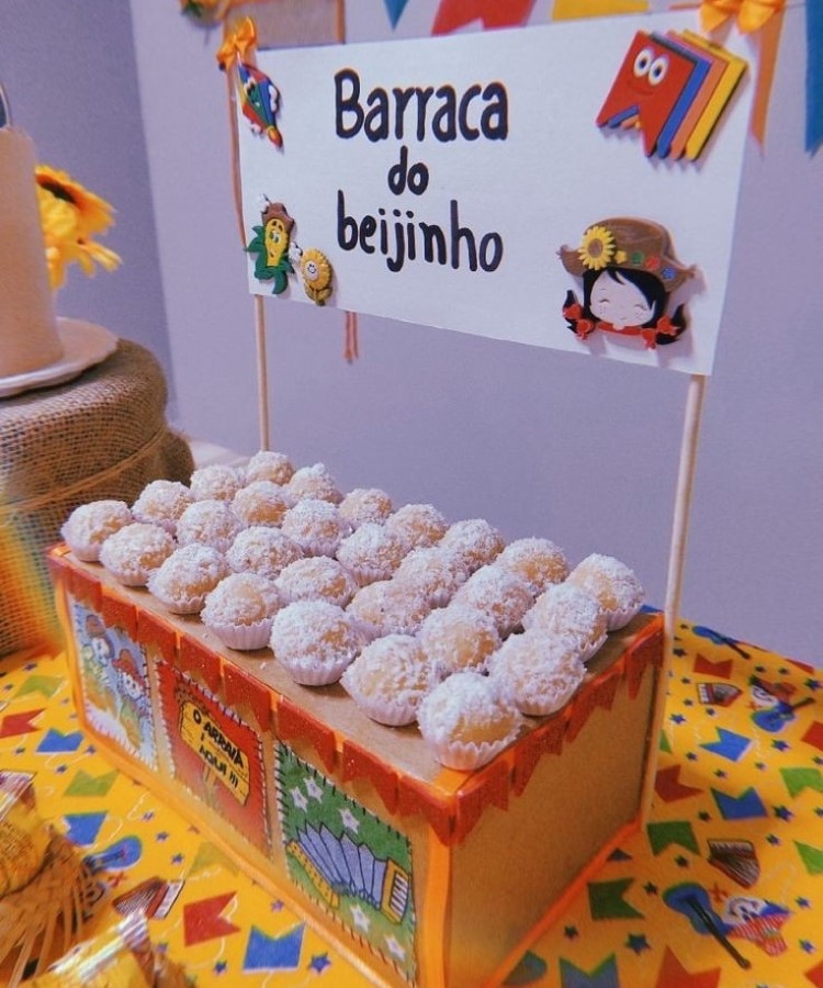 Barraca do beijinho, com docinhos