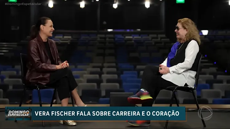 Vera Fischer conversou com Carolina Ferraz para o Domingo Espetacular.