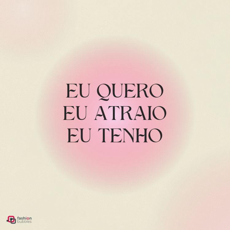 Afirmação da Lei da Atração escrita em fundo nude e rosa.

