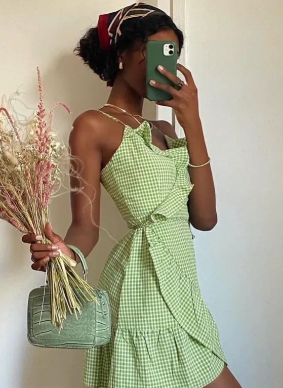 Vestido alcinha com babados xadrez vichy