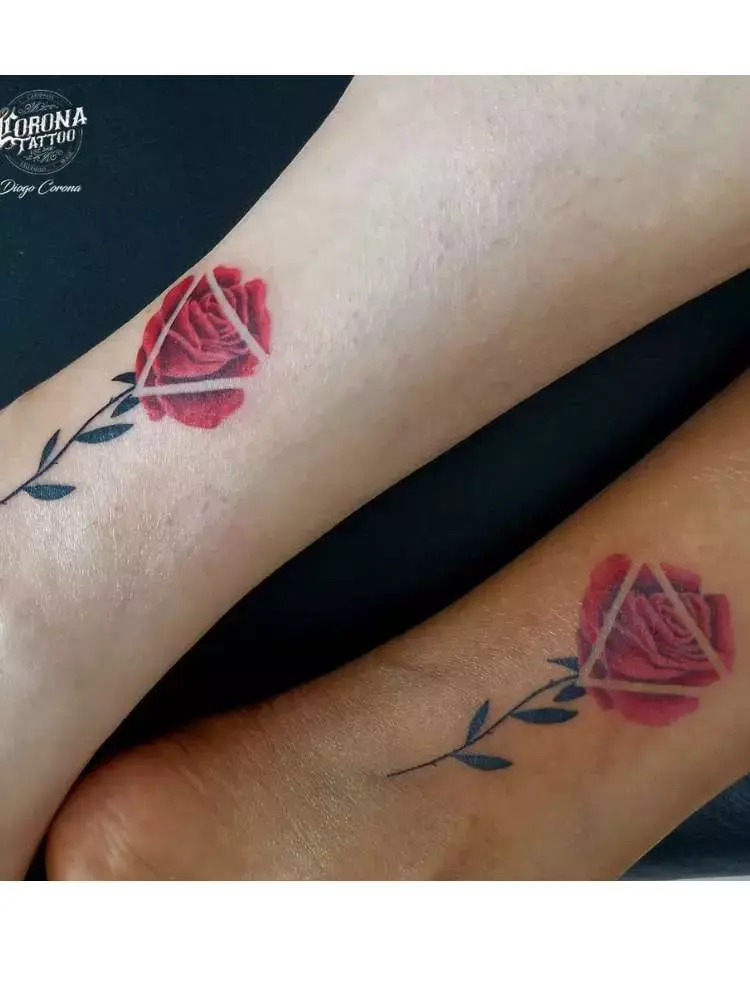 Opção de tatuagem de amigas