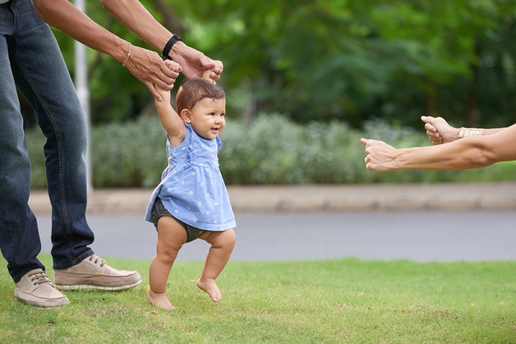 Mães de primeira viagem: Primeiros passinhos de bebê.