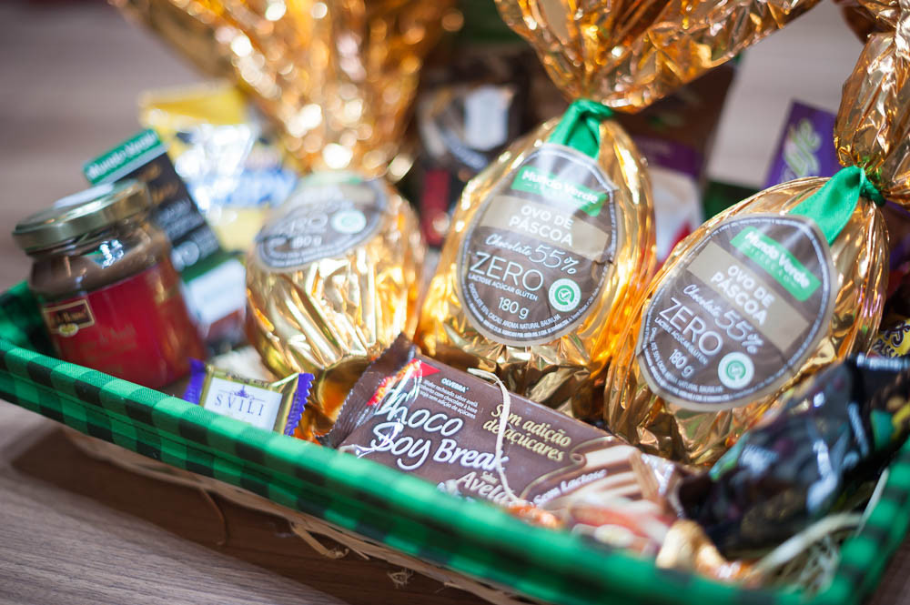 Cesta de páscoa verde com doces diet 