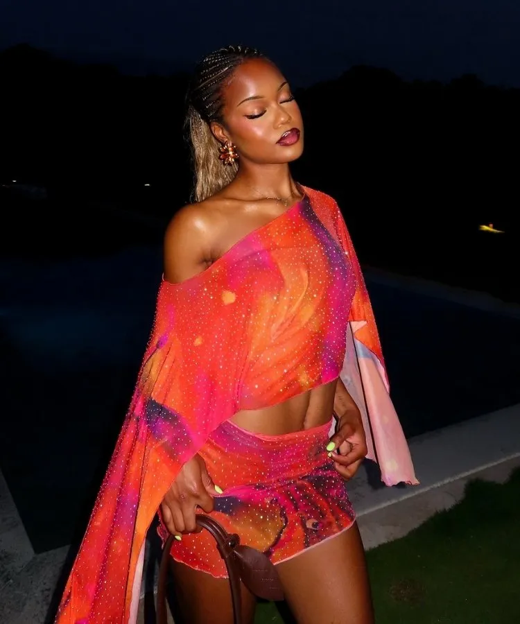 Looks para o Rock in Rio 2026 Zara Larsson: conjunto rosa e amarelo assimétrico