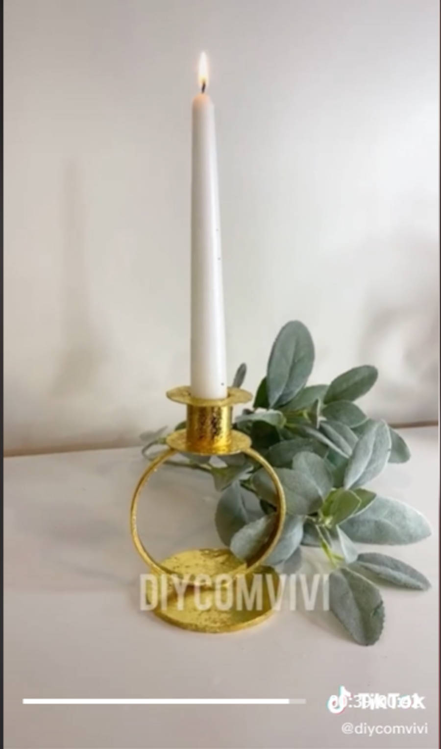 Porta-velas de ano novo com material reciclado.
