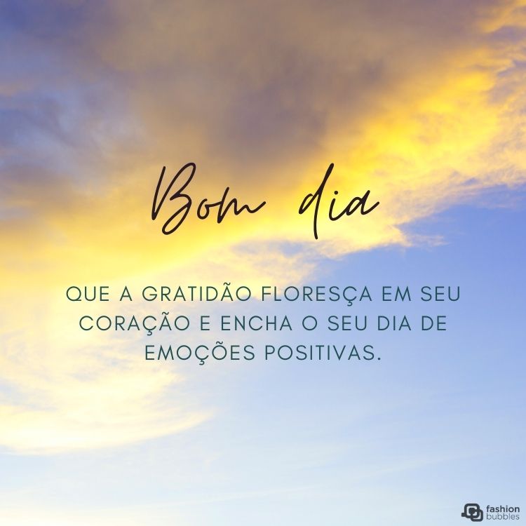 Foto de céu com nuvem laranja e frase: Que a gratidão floresça em seu coração e encha o seu dia de emoções positivas. Bom dia!"