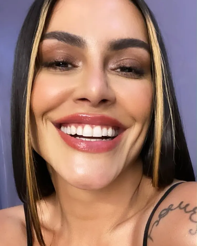 Foto de Cleo Pires e a tattoo 'Sours'.