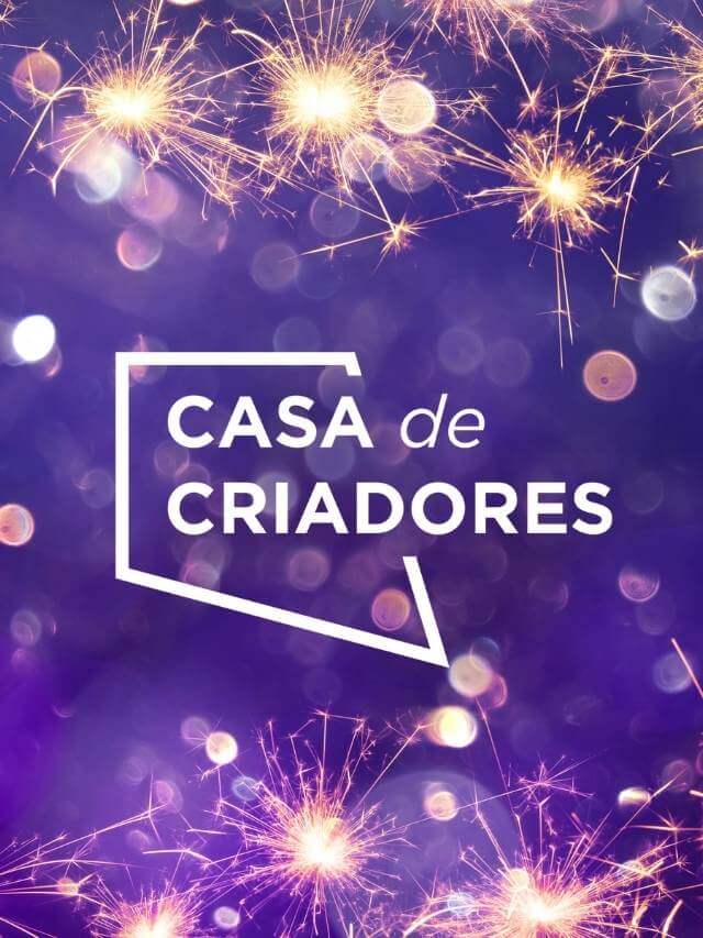 Foto com a logo da Casa de Criadores.