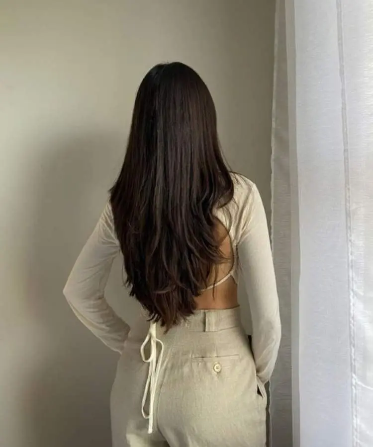 Foto de corte de cabelo em V.