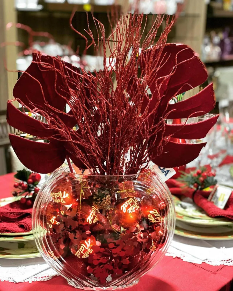 Decoração vermelha para arranjo de Natal.