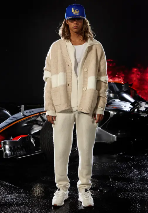 Casaco de tricô com look de moletom e boné